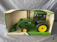 1/16 Ertl John Deere 2755 Utility Tractor w/Endloader