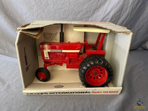 1/16 Ertl International Farmall 100 Hydro Tractor