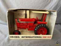 1/16 Ertl International 1066 Tractor