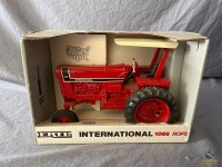 1/16 Ertl International 1066 Tractor