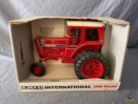 1/16 Ertl International 1566 Tractor