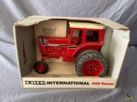 1/16 Ertl International 1566 Tractor