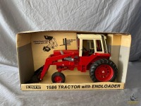 1/16 Ertl International 1586 Tractor w/End Loader