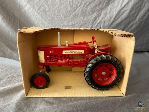 1/16 Ertl McCormick Farmall 350 Tractor