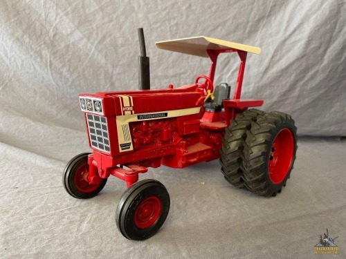 1/16 Ertl International Farmall 100 Hydro Tractor