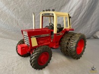 1/16 Ertl International 1586 MFD Tractor