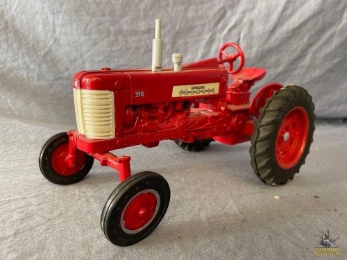 1/16 Ertl McCormick Farmall 350 Tractor