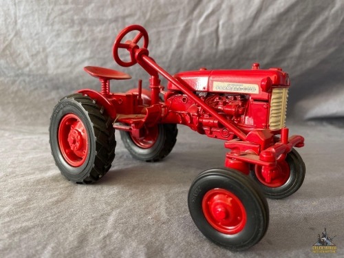 1/16 Ertl McCormick Farmall Cub Tractor