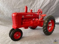1/16 Scale Models McCormick Farmall M Tractor