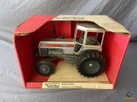 1/16 Scale Models White 2-135 Tractor