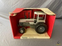 1/16 Scale Models White 160 Tractor