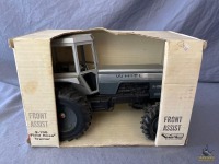 1/16 Scale Models White 2-135 Field Boss Tractor