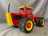 1/16 Scale Models Versatile 825 Tractor