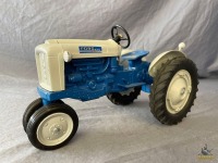 1/16 Scale Models Ford 4000 Tractor