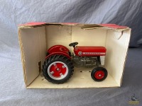 1/16 Scale Models Massey-Ferguson 135 Tractor