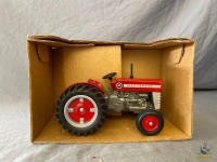 1/16 Scale Models Massey-Ferguson 135 Tractor