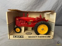 1/16 Ertl Massey-Harris 44 Tractor