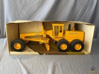 1/16 Ertl John Deere 772B Grader