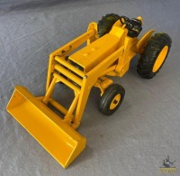 1/16 Ertl John Deere Industrial Loader Tractor