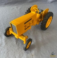 1/16 John Deere Industrial Tractor