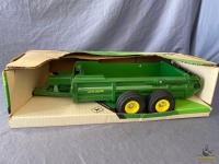 1/16 Ertl John Deere Hydra Push Spreader