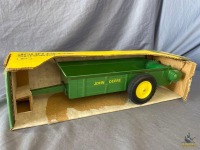 1/16 Ertl John Deere Spreader