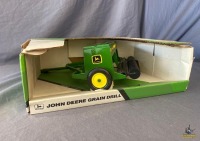 1/16 Ertl John Deere 452 Grain Drill