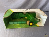 1/16 Ertl John Deere 348 Square Baler