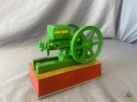 1/6 Ertl John Deere Engine