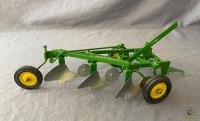 1/16 Scale Ertl John Deere 3-Bottom Plow