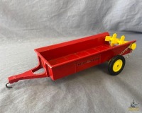 1/16 Ertl Massey Ferguson Manure Spreader