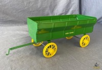 1/16 Ertl John Deere Wagon