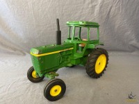 Ertl John Deere Tractor