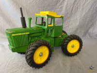 Ertl John Deere Tractor