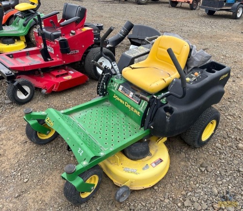 John Deere Z225 EZtrak Zero Turn Lawn Mower