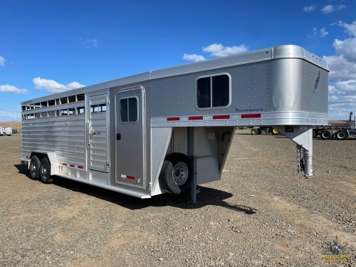 2016 Featherlite 8413 Aluminum Stock Trailer