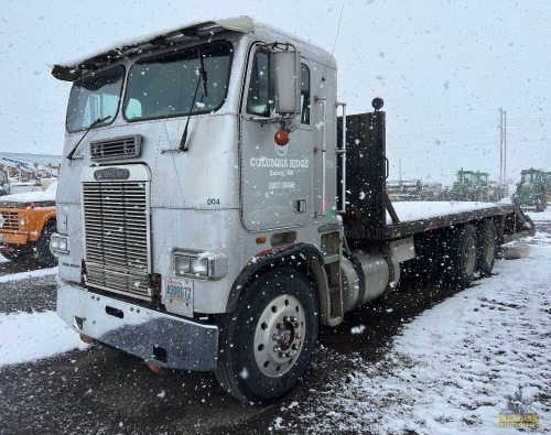 Freightliner COE Flatbed Truck w/Ramps