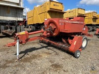 Hesston 4650 Center Feed Baler