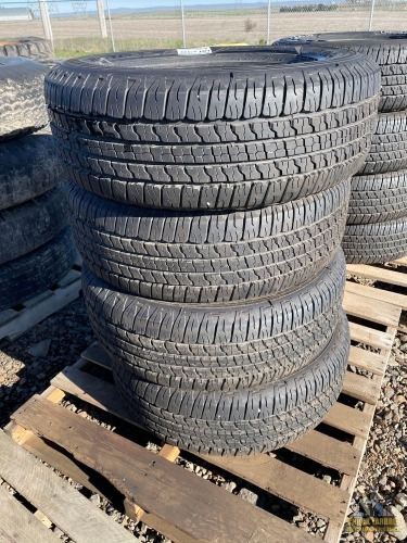 (4) 265/70R17 Tires