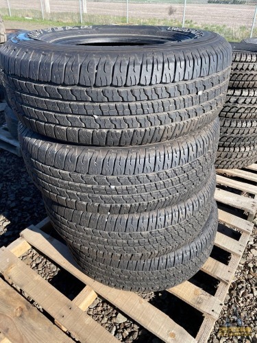 (4) 265/70R17 Tires