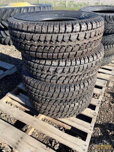 (4) LT235/75R15 Studded Tires