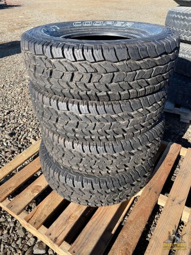 (4) LT235/75R15 Tires