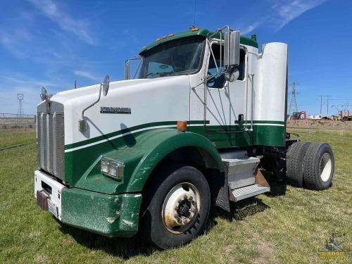 2003 Kenworth T800 Semi