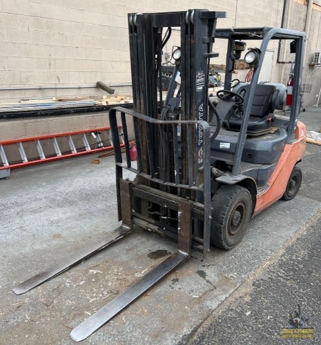 Toyota 8FGU25 Forklift