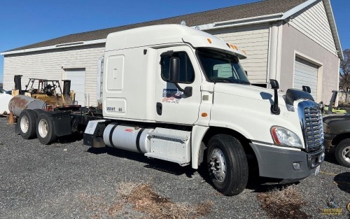 2013 Freightliner Cascadia 1 Truck