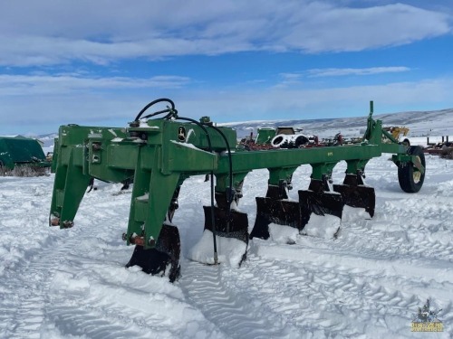 John Deere 975 5-Btm Switch Plow