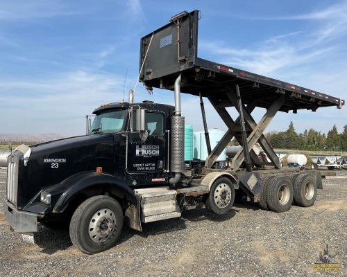 #23 2007 Kenworth T800B Scissor Bed Truck