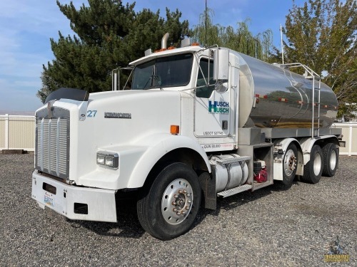 #27 2001 Kenworth T800 Tanker Truck