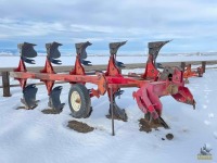 IH 5-Btm Roll Over Plow