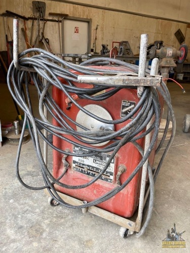 Lincoln Idealarc 250 Welder